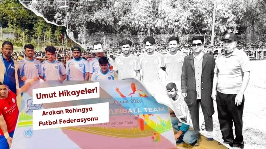 Arakan Rohingya Futbol Federasyonu tarafından düzenlenen maçta futbol oynayan Rohingya gençleri